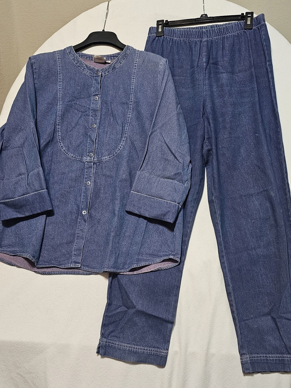 Hot Cotton Women's Straight Leg Jeans Set in Indigo Blue